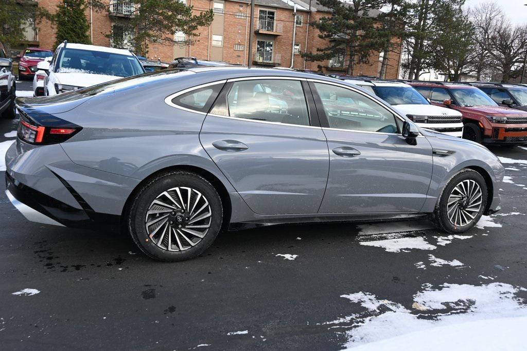 new 2025 Hyundai Sonata Hybrid car, priced at $31,883