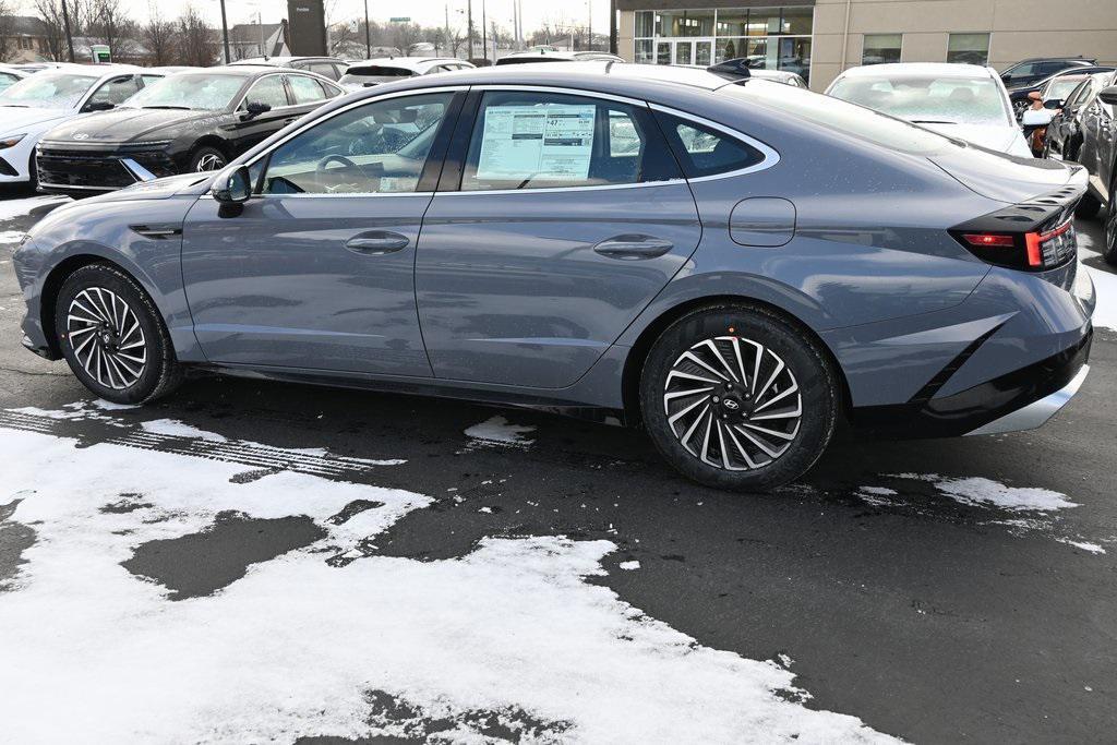 new 2025 Hyundai Sonata Hybrid car, priced at $31,883