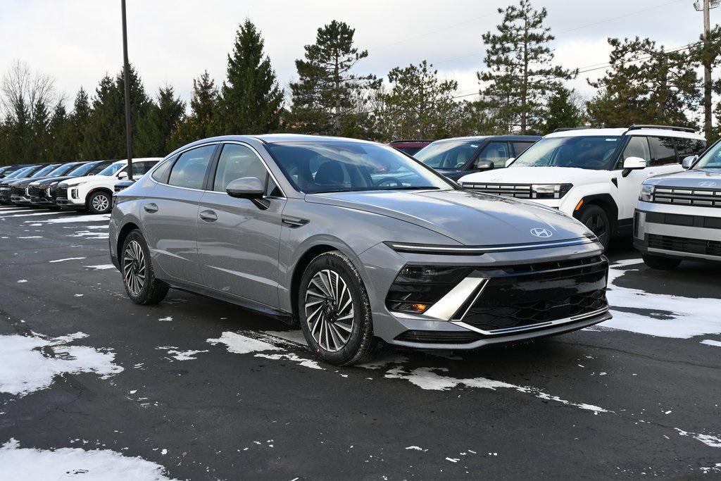 new 2025 Hyundai Sonata Hybrid car, priced at $31,883