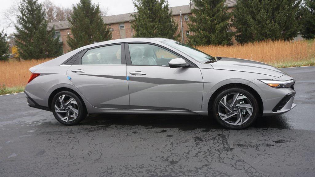 new 2025 Hyundai Elantra HEV car, priced at $29,380