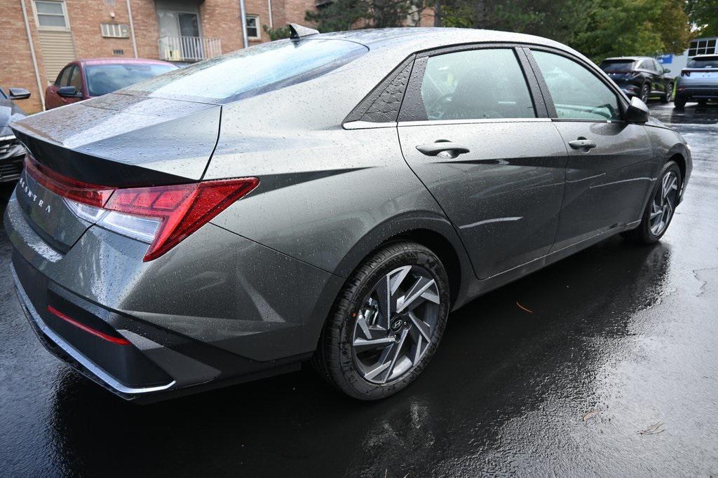 new 2025 Hyundai Elantra car, priced at $25,554