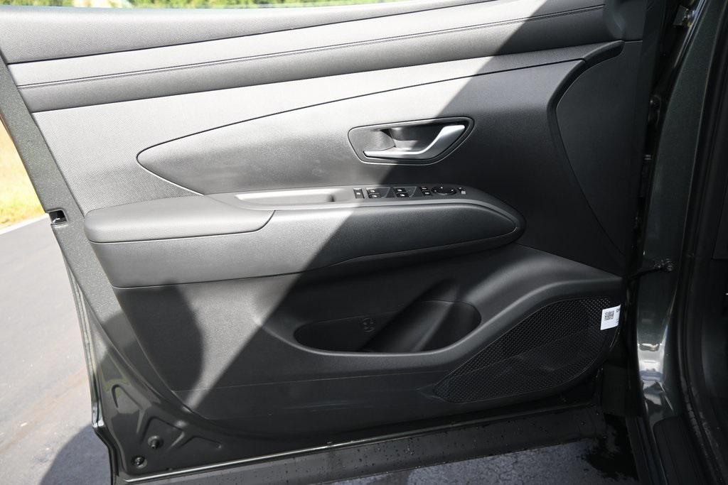 new 2025 Hyundai TUCSON Hybrid car, priced at $33,740