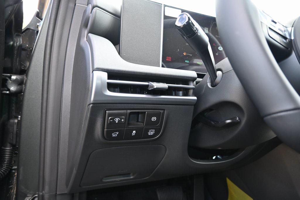 new 2025 Hyundai TUCSON Hybrid car, priced at $33,740