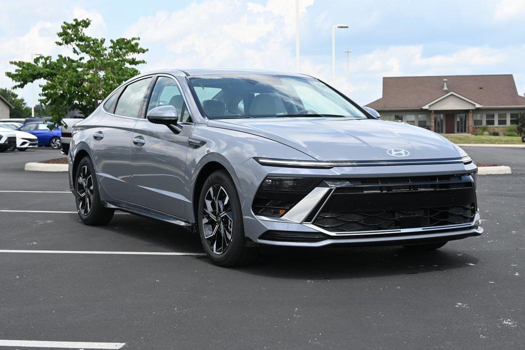 new 2025 Hyundai Sonata car, priced at $28,747