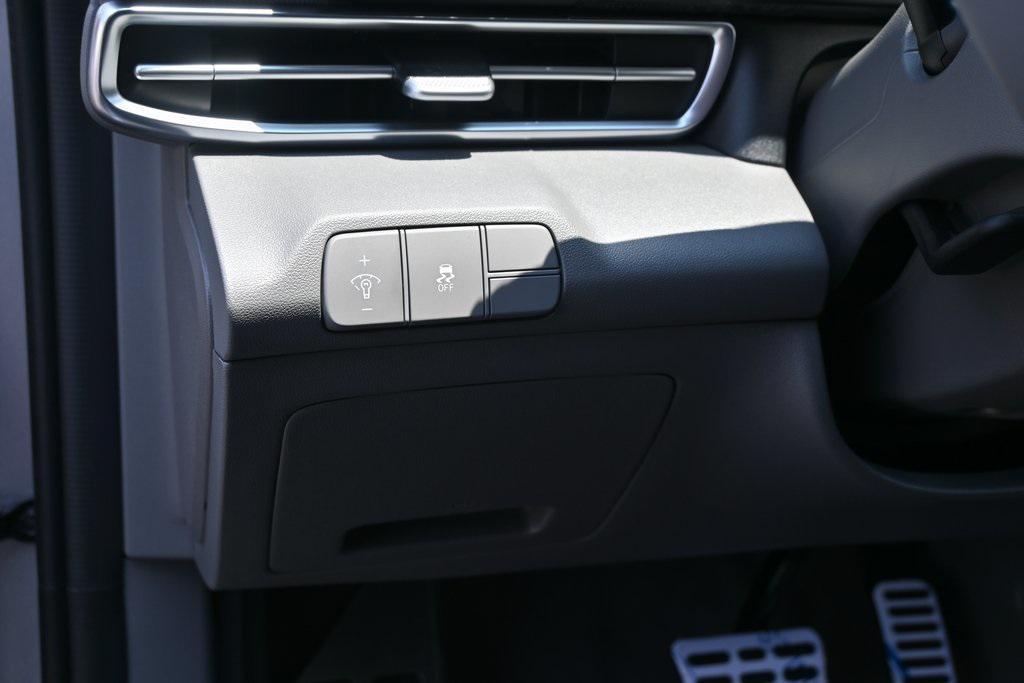 new 2025 Hyundai Elantra car, priced at $23,078
