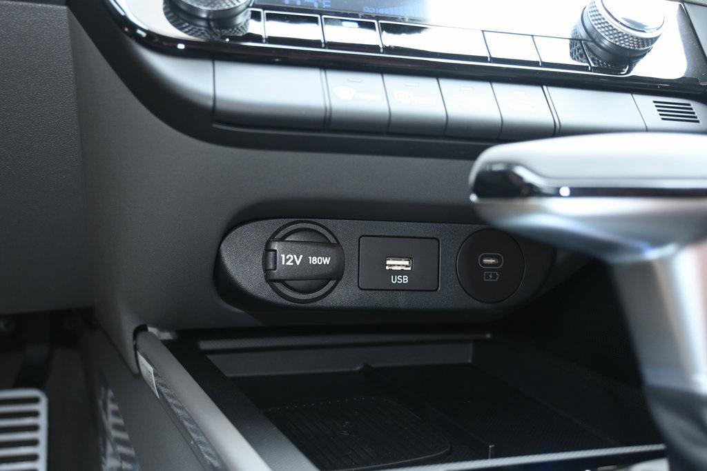 new 2025 Hyundai Elantra car, priced at $23,078