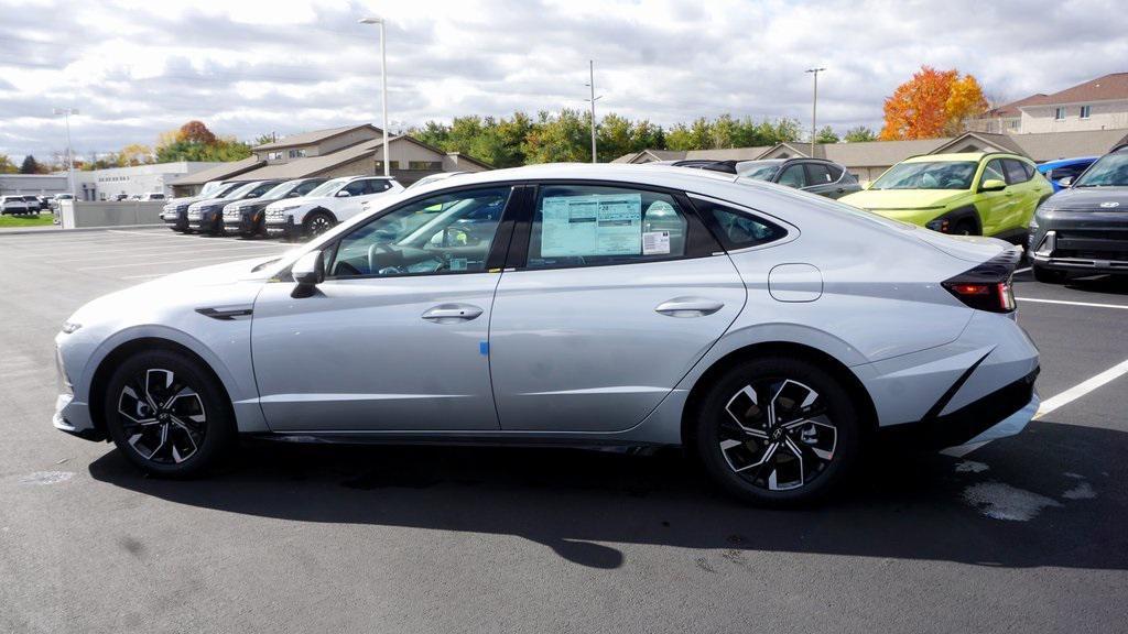 new 2025 Hyundai Sonata car, priced at $28,746