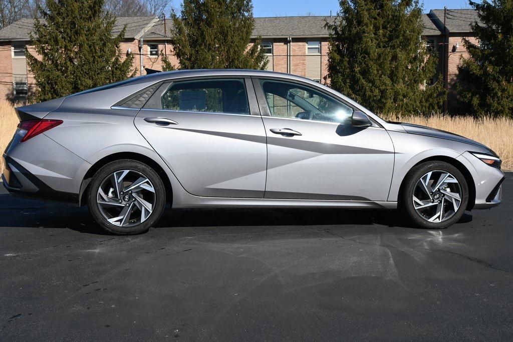 new 2024 Hyundai Elantra car, priced at $25,982