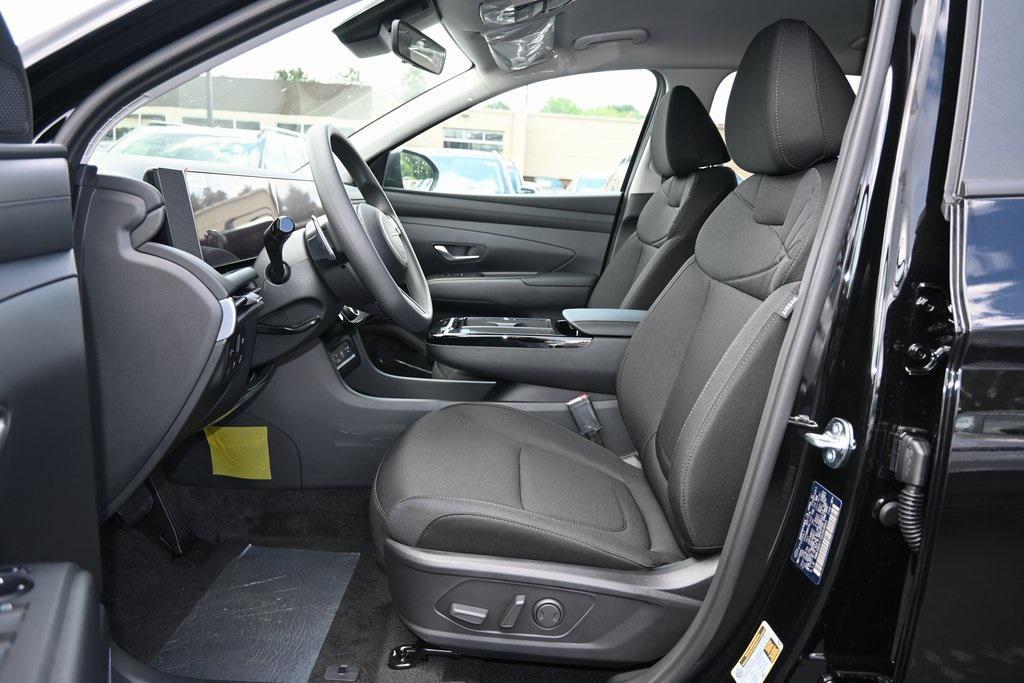 new 2025 Hyundai TUCSON Hybrid car, priced at $33,274