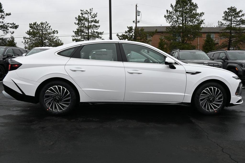 new 2025 Hyundai Sonata Hybrid car, priced at $32,330