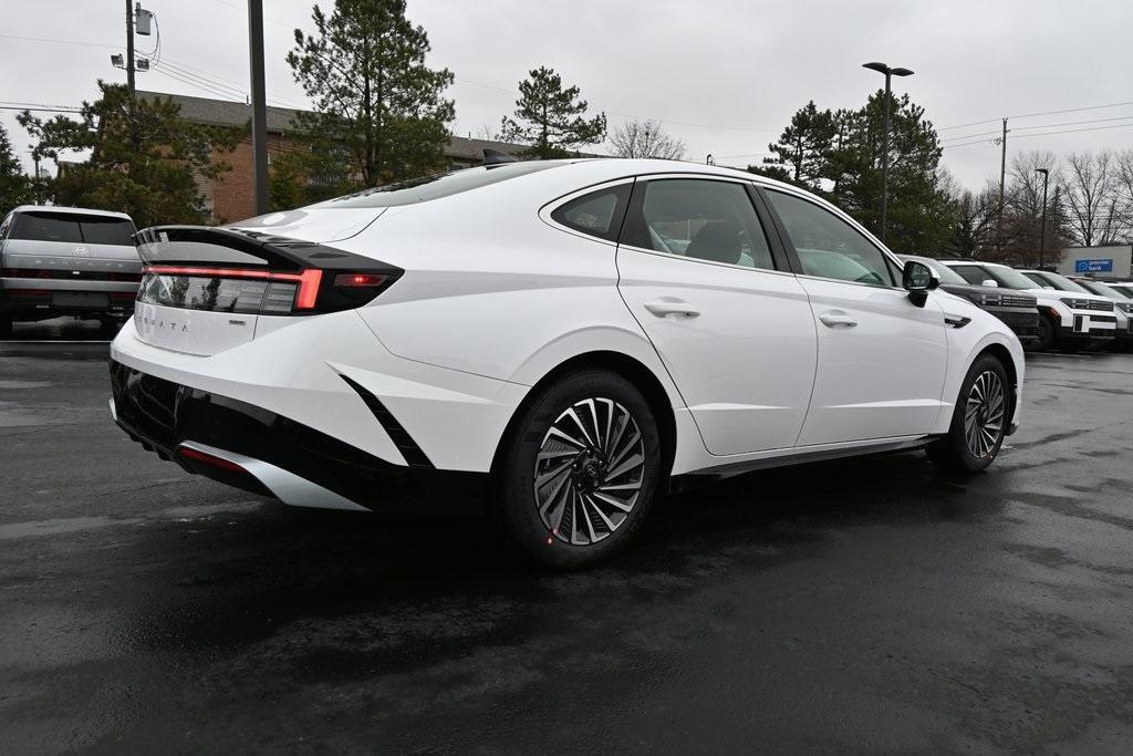 new 2025 Hyundai Sonata Hybrid car, priced at $32,330