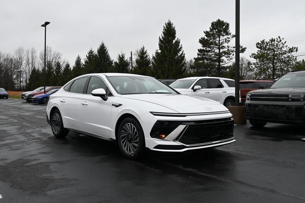 new 2025 Hyundai Sonata Hybrid car, priced at $32,330