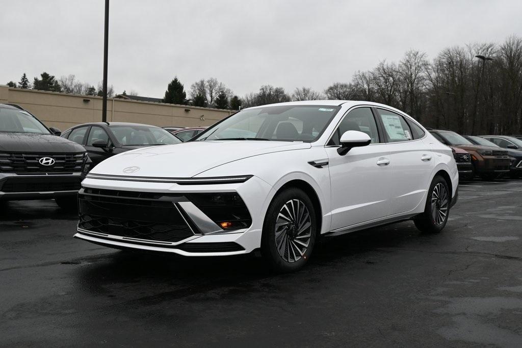 new 2025 Hyundai Sonata Hybrid car, priced at $32,330