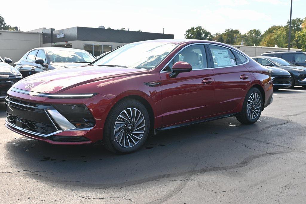 new 2025 Hyundai Sonata Hybrid car, priced at $31,319