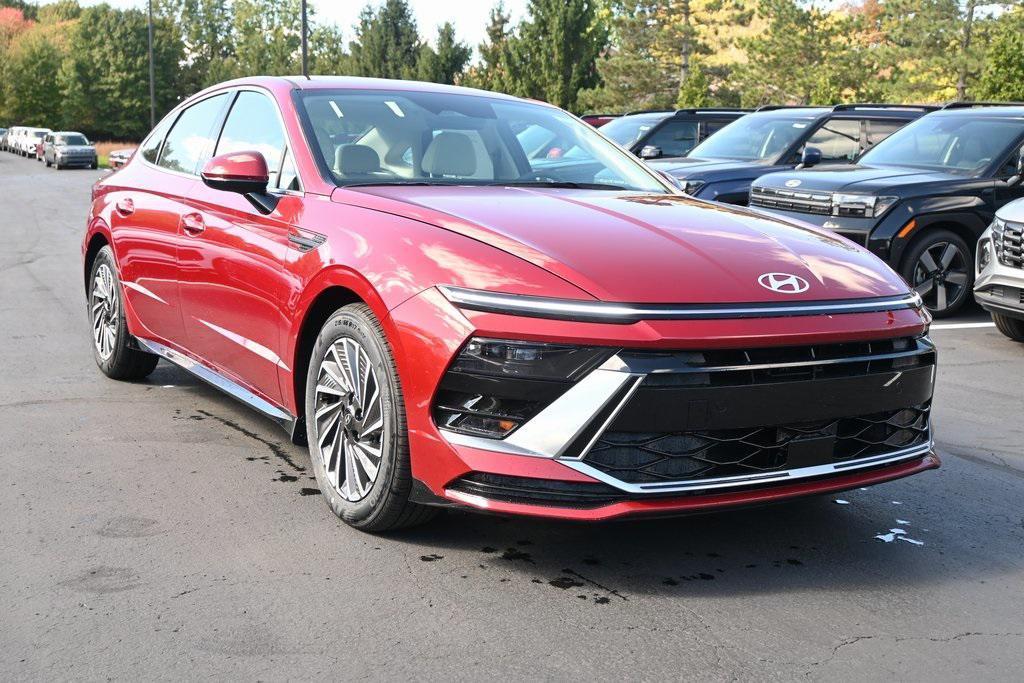 new 2025 Hyundai Sonata Hybrid car, priced at $31,319