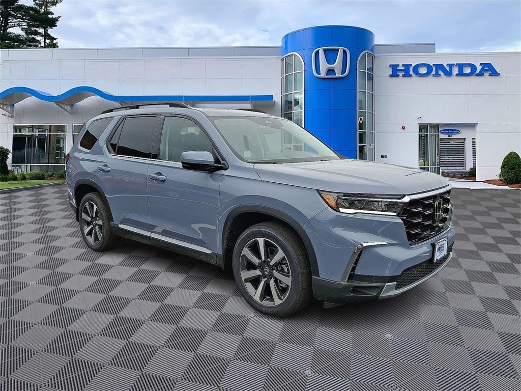 new 2025 Honda Pilot car, priced at $54,985
