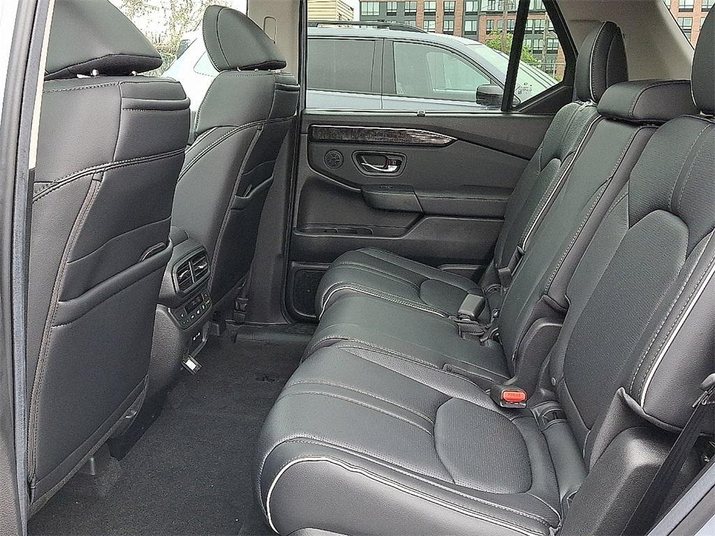 new 2025 Honda Pilot car, priced at $54,985