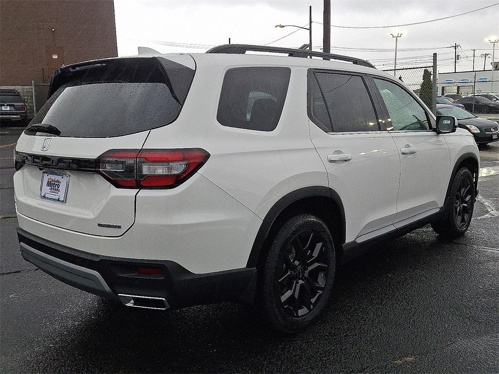 new 2025 Honda Pilot car, priced at $53,450