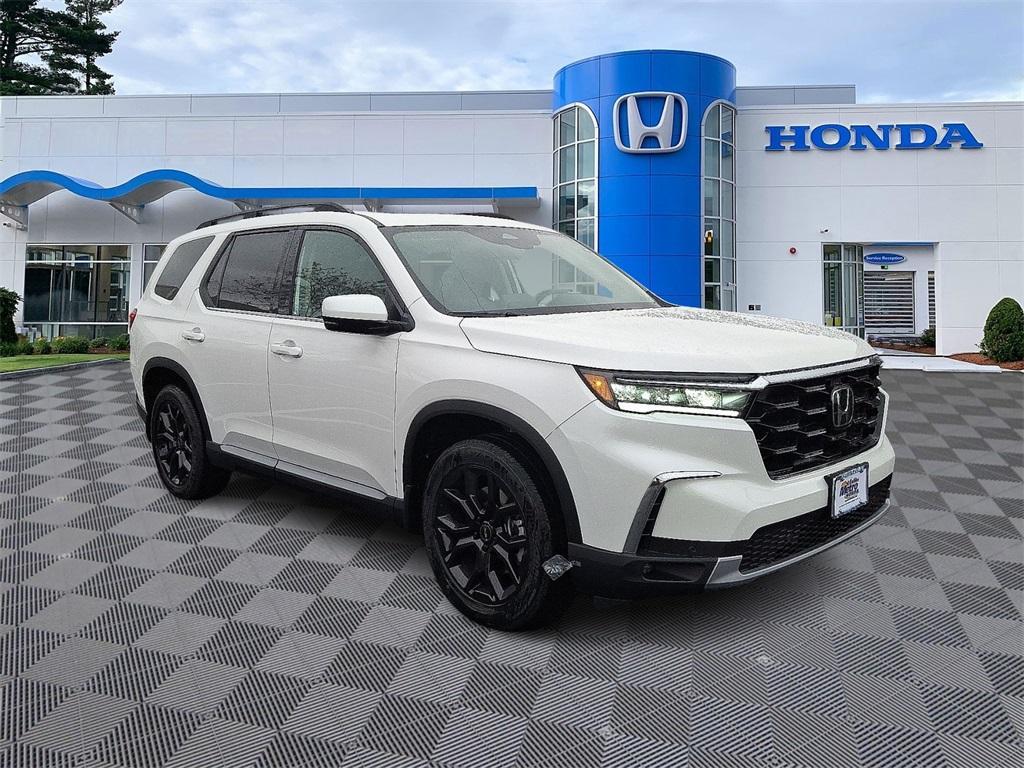 new 2025 Honda Pilot car, priced at $53,450