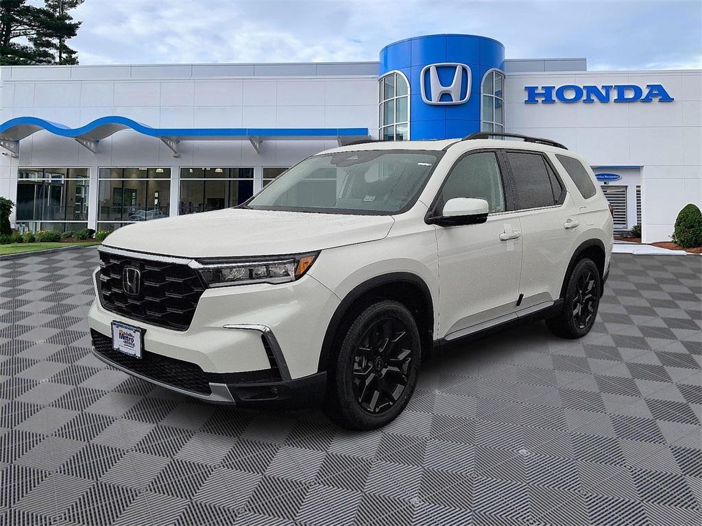 new 2025 Honda Pilot car, priced at $53,450