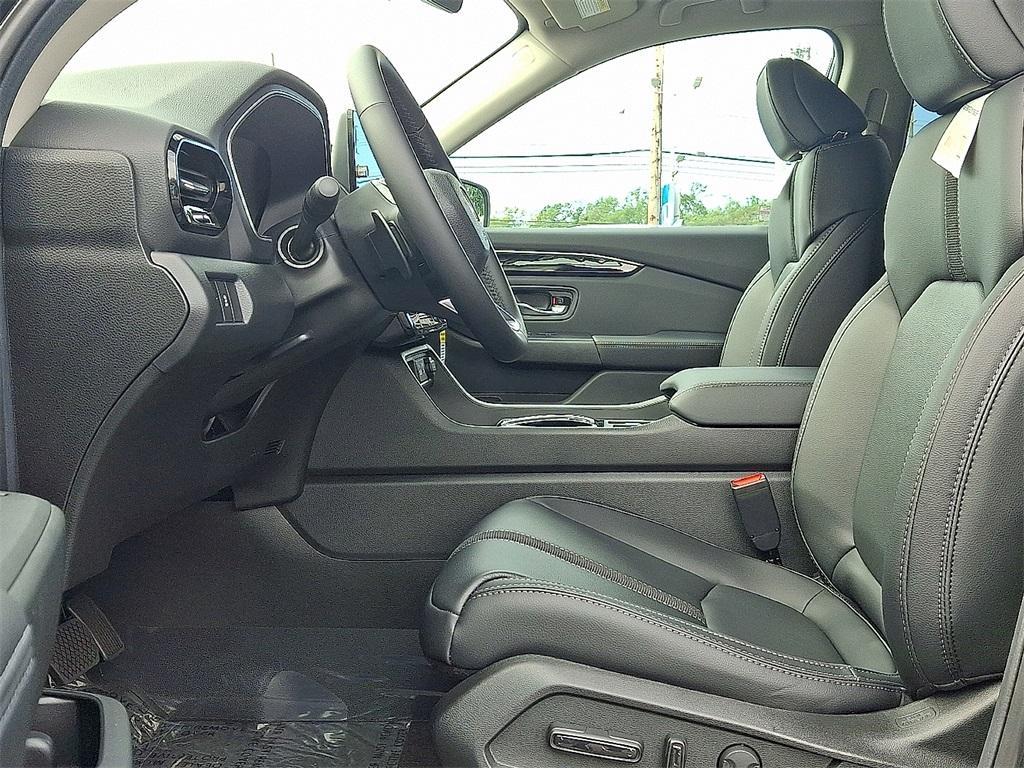 new 2025 Honda Pilot car, priced at $47,095