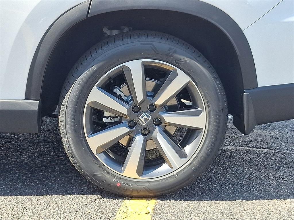 new 2025 Honda Pilot car, priced at $51,550