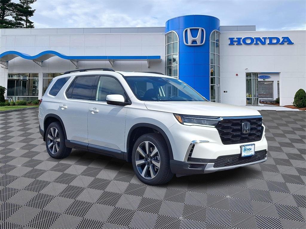 new 2025 Honda Pilot car, priced at $51,550