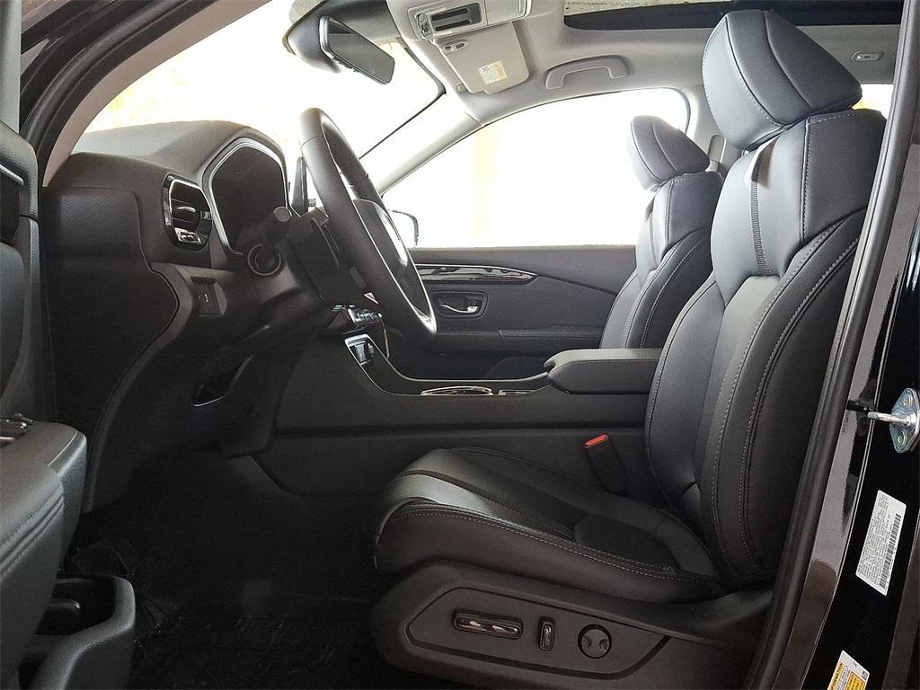new 2025 Honda Pilot car, priced at $51,095