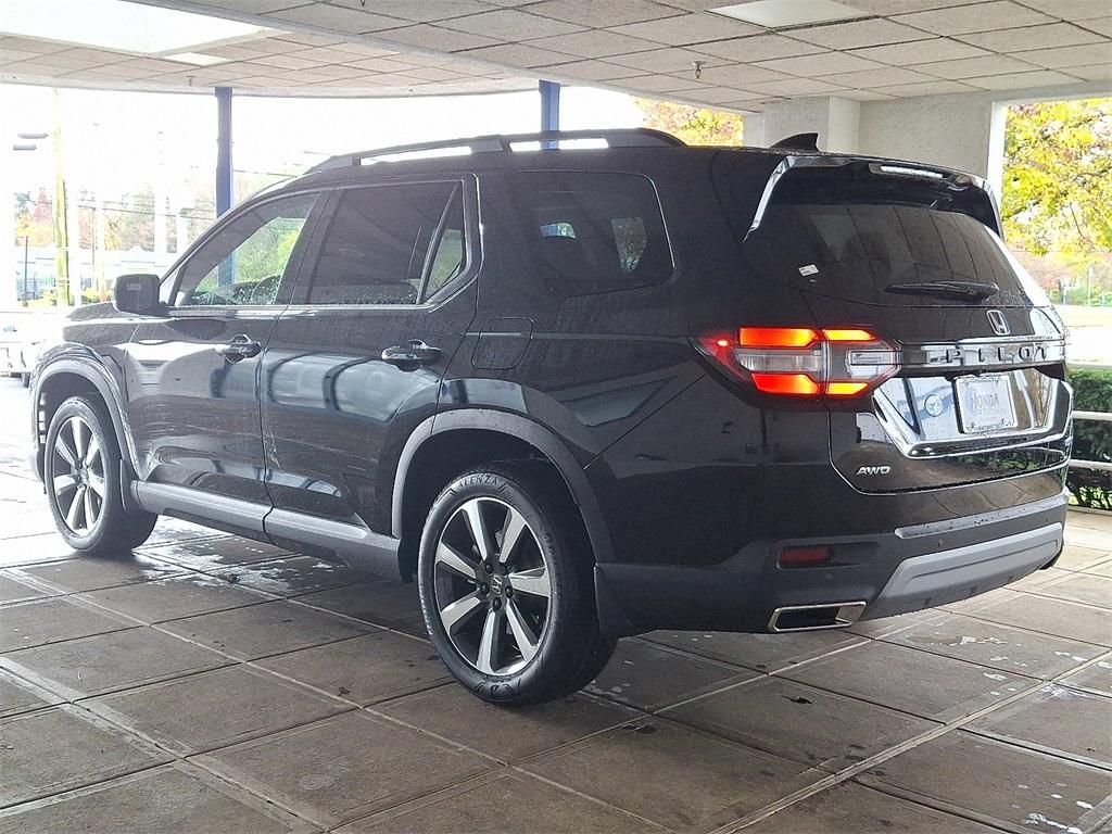 new 2025 Honda Pilot car, priced at $51,095