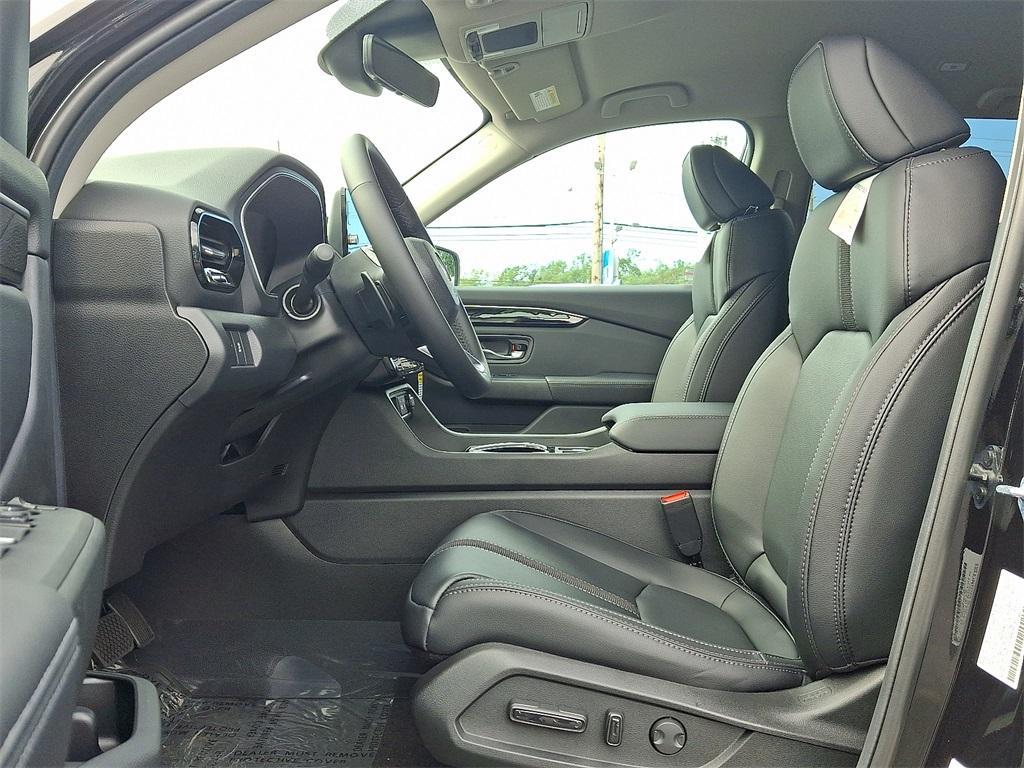 new 2025 Honda Pilot car, priced at $47,095