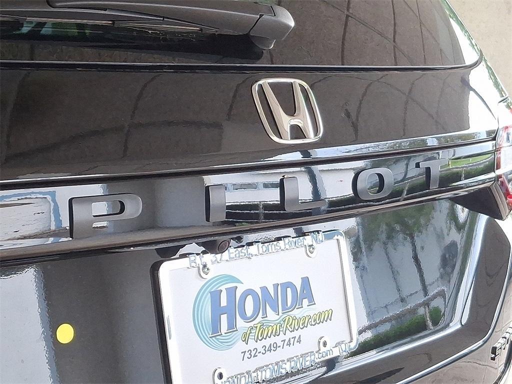 new 2025 Honda Pilot car, priced at $45,275