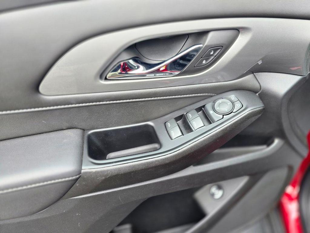 used 2023 Chevrolet Traverse car, priced at $34,980