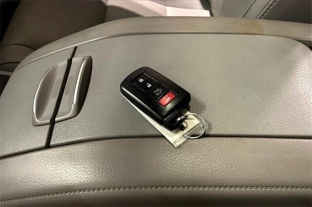 used 2018 Toyota Highlander car, priced at $27,800