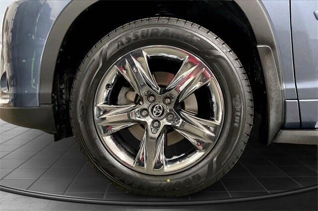 used 2018 Toyota Highlander car, priced at $27,800