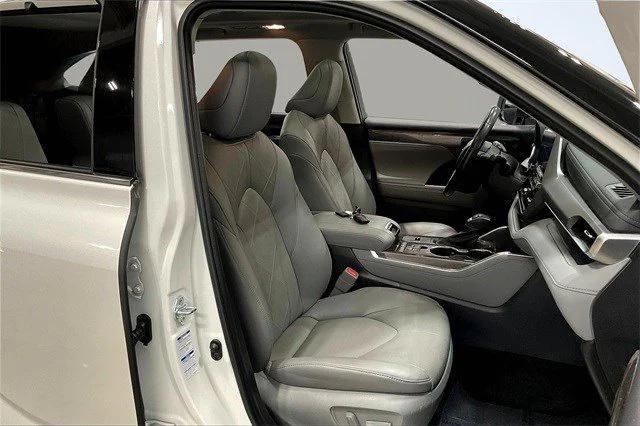 used 2022 Toyota Highlander Hybrid car, priced at $44,500