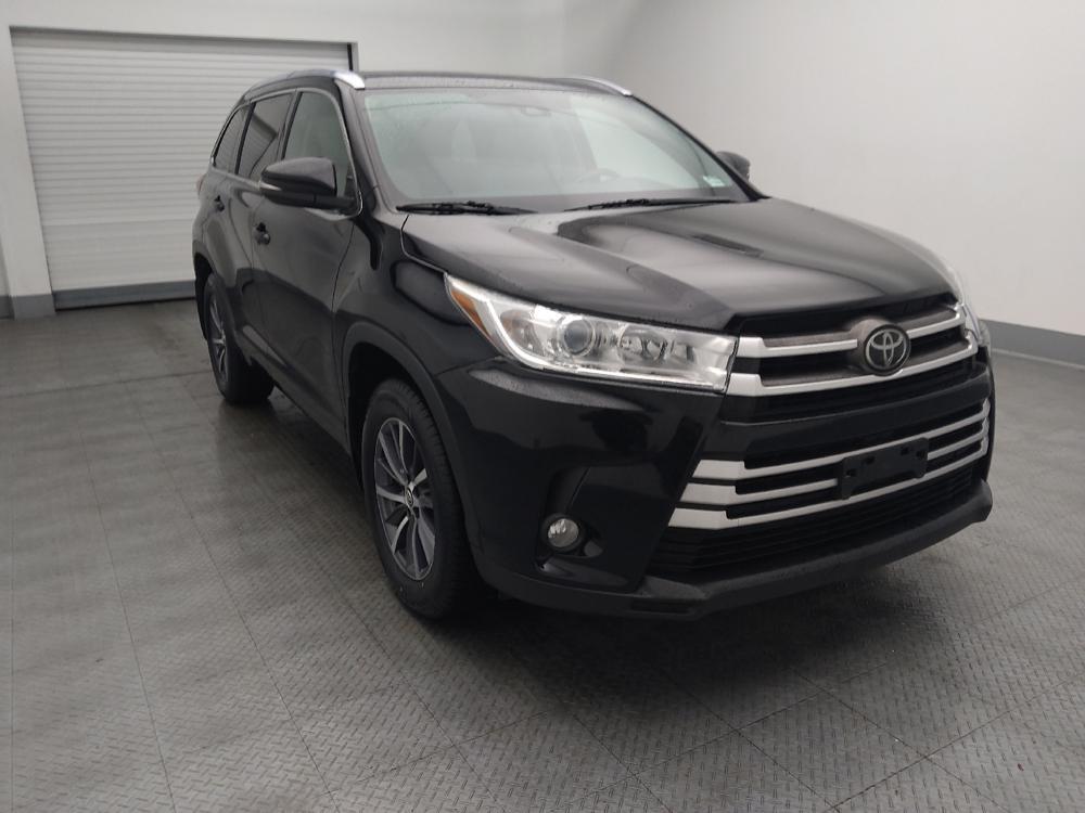 used 2018 Toyota Highlander car, priced at $23,595