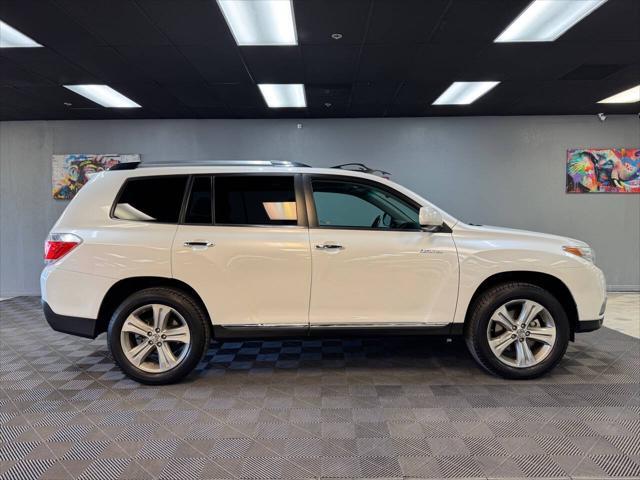 used 2013 Toyota Highlander car, priced at $18,399