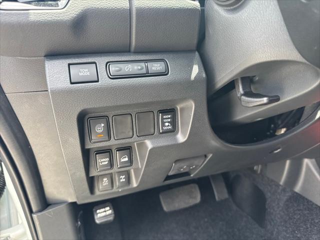 new 2025 Nissan Frontier car