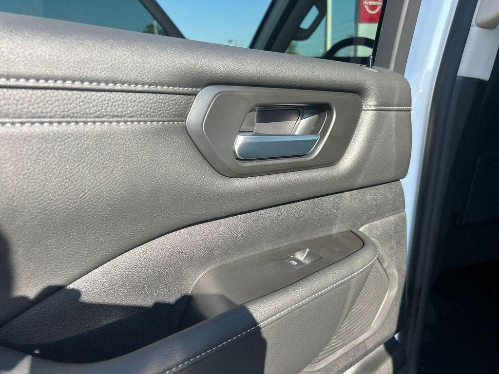 new 2025 Nissan Armada car