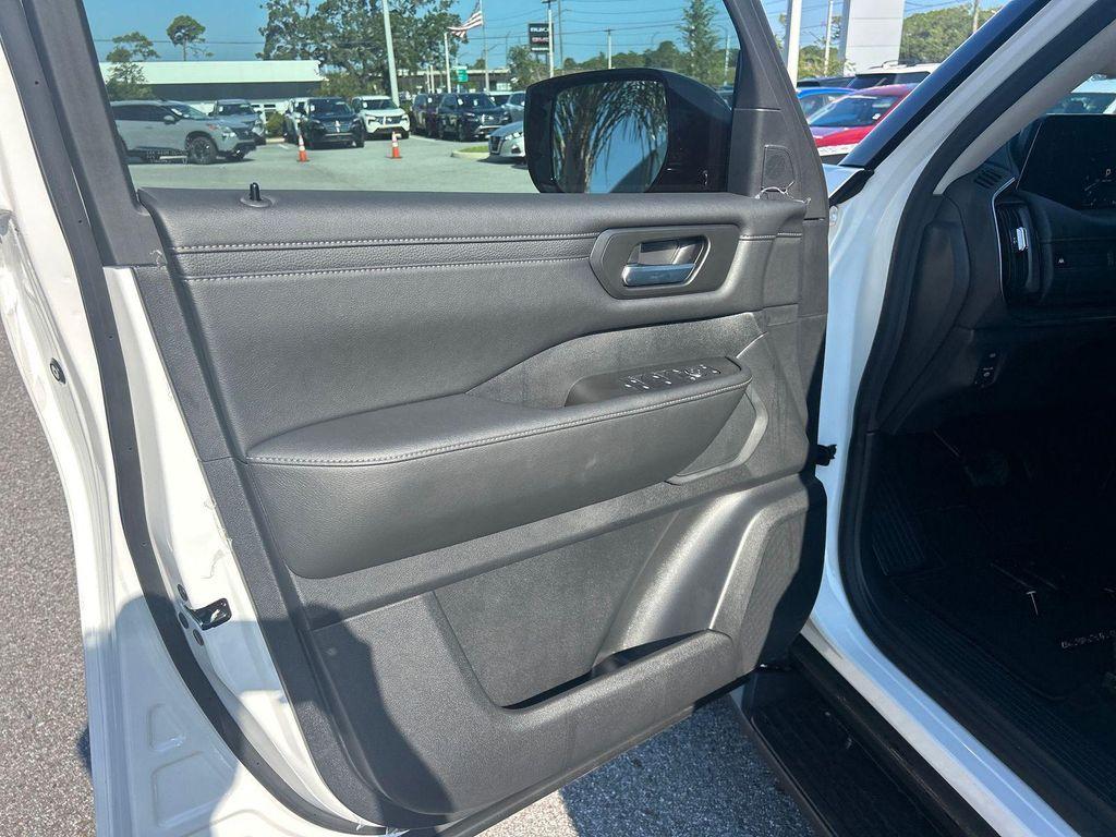 new 2025 Nissan Armada car