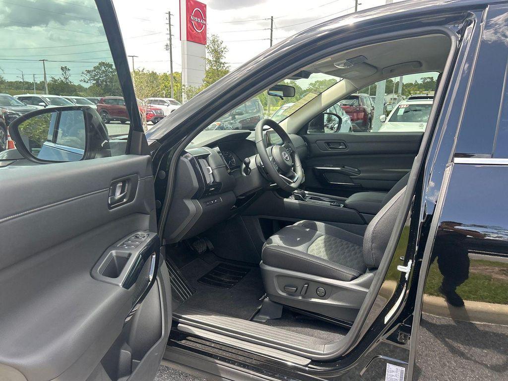 new 2025 Nissan Pathfinder car