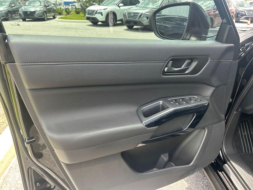 new 2025 Nissan Pathfinder car