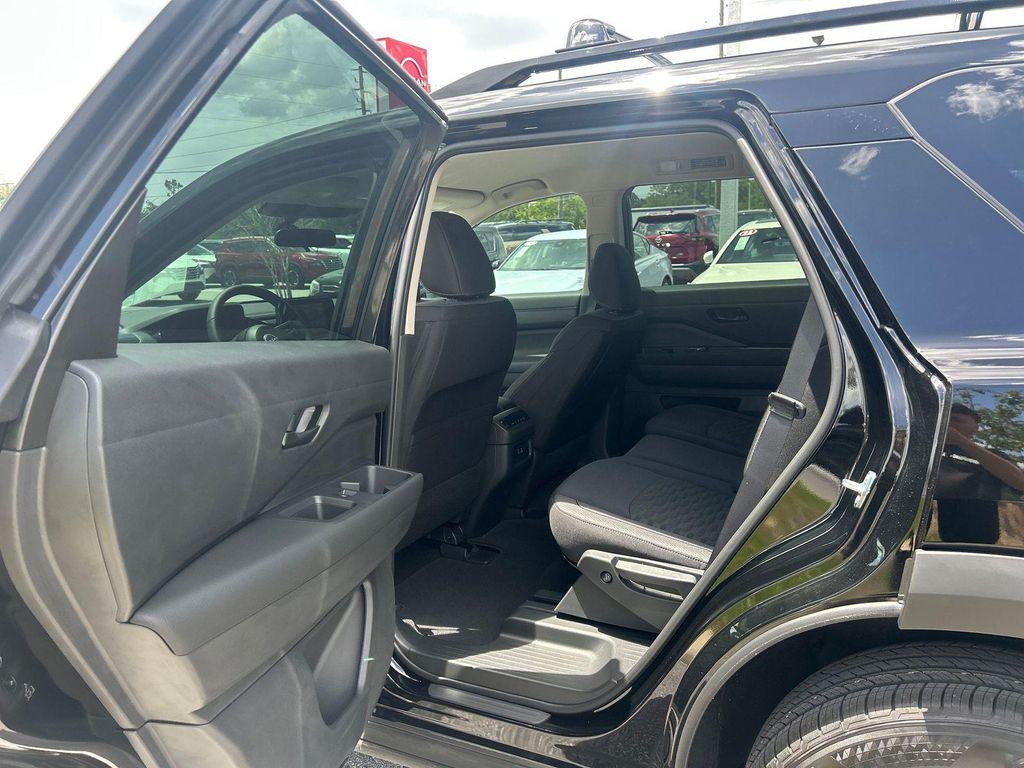 new 2025 Nissan Pathfinder car