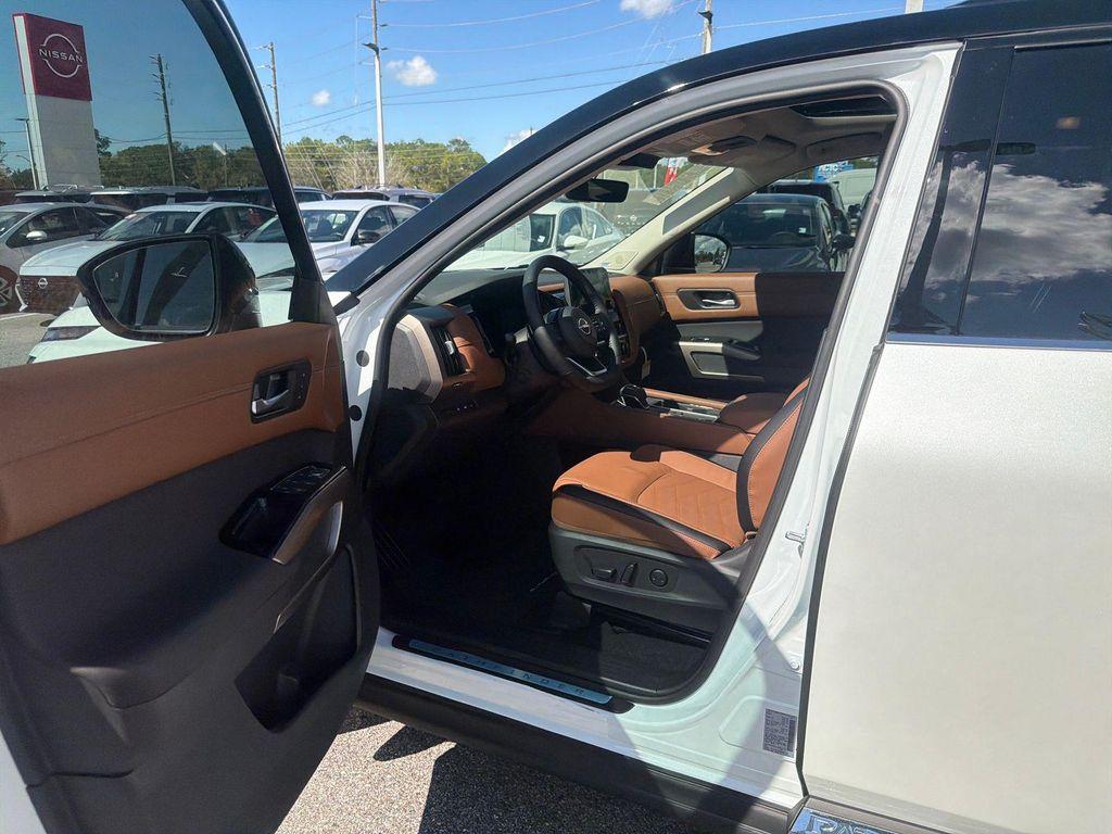 new 2025 Nissan Pathfinder car