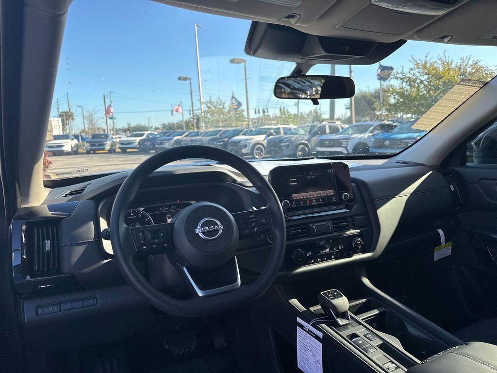 new 2025 Nissan Pathfinder car