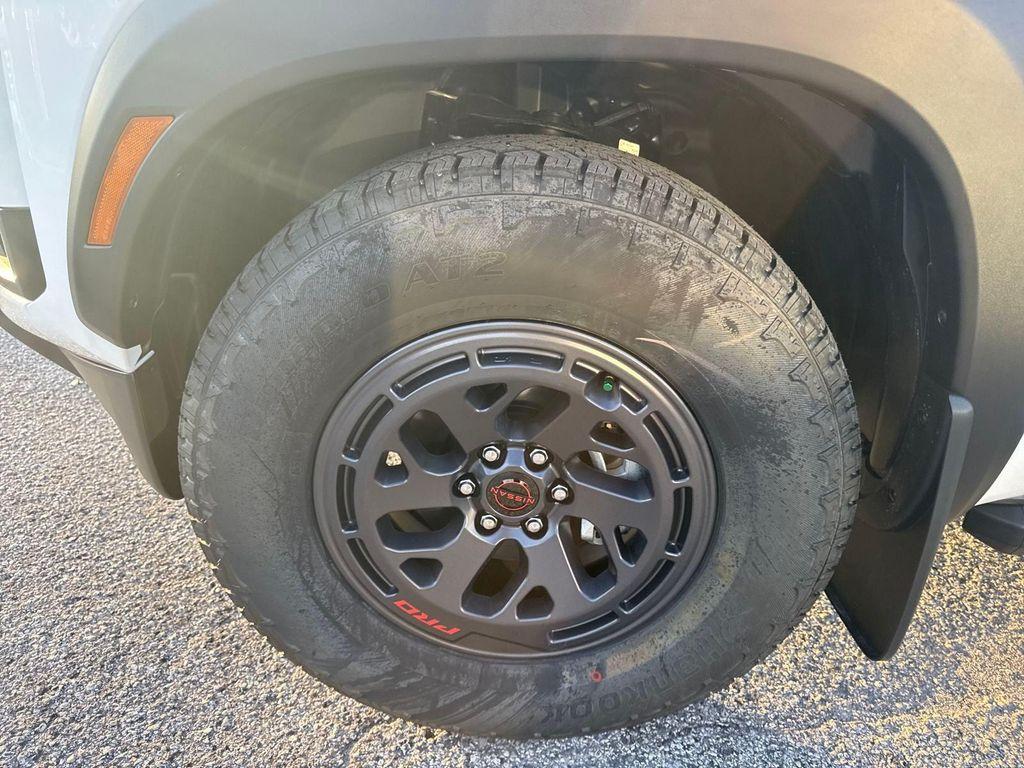 new 2025 Nissan Frontier car