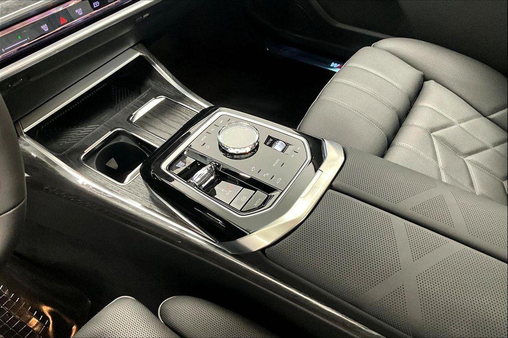 new 2025 BMW 760 car, priced at $129,400