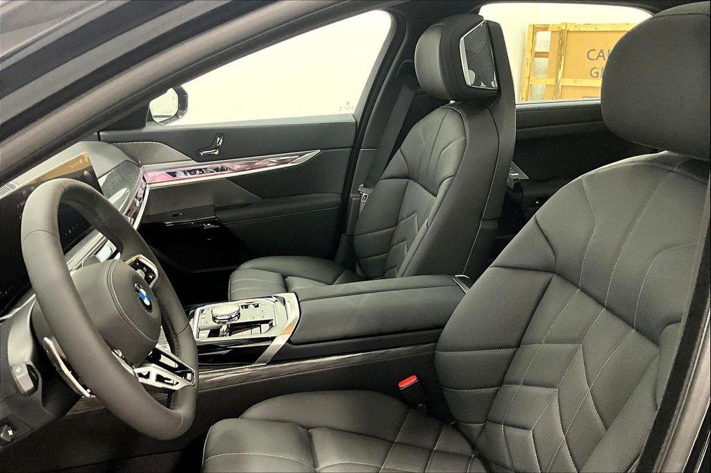 new 2025 BMW 760 car, priced at $129,400