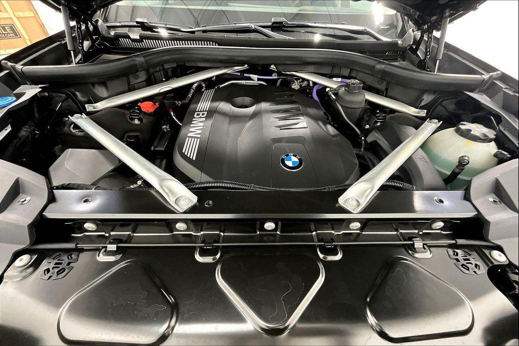 new 2025 BMW X7 car, priced at $90,450