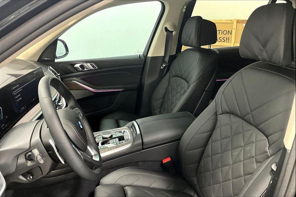 new 2025 BMW X7 car, priced at $90,450